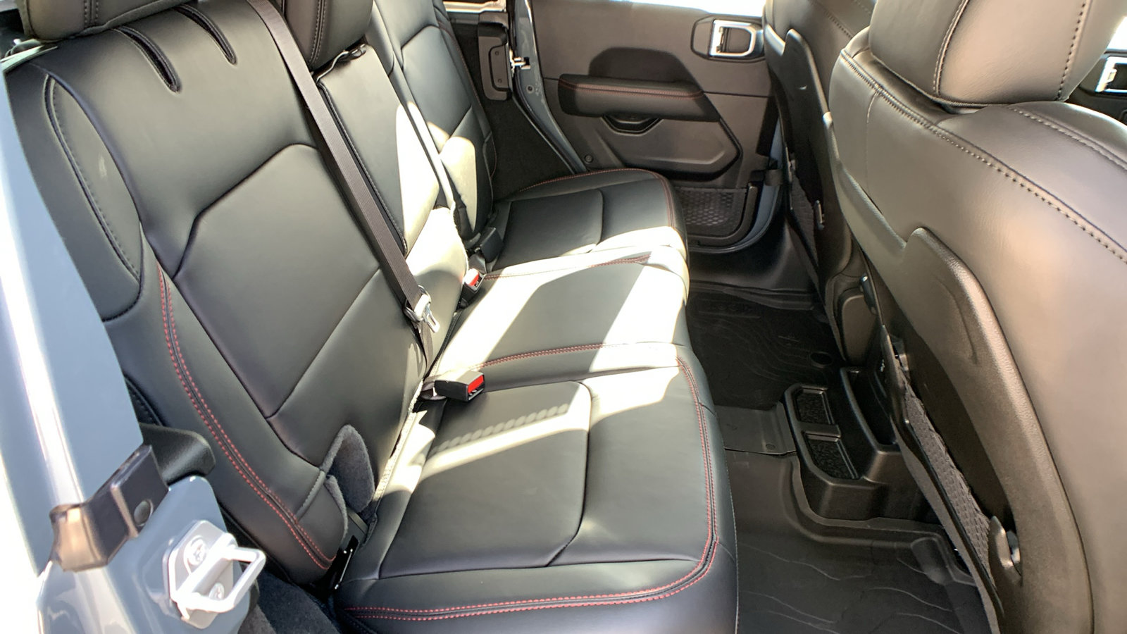 Used 2025 Jeep Wrangler Unlimited Rubicon image 28