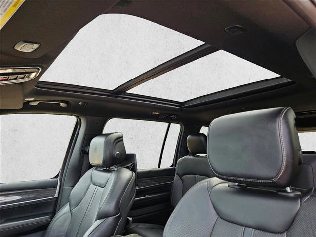 Used 2022 Jeep Wagoneer Series III w/ Premium Group I AWD/4WD image 16