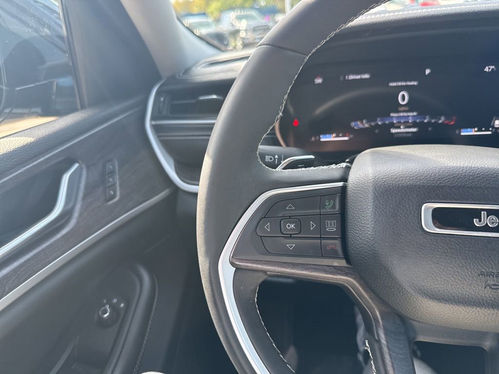 Used 2023 Jeep Grand Cherokee L Limited w/ Black Appearance Package image 29