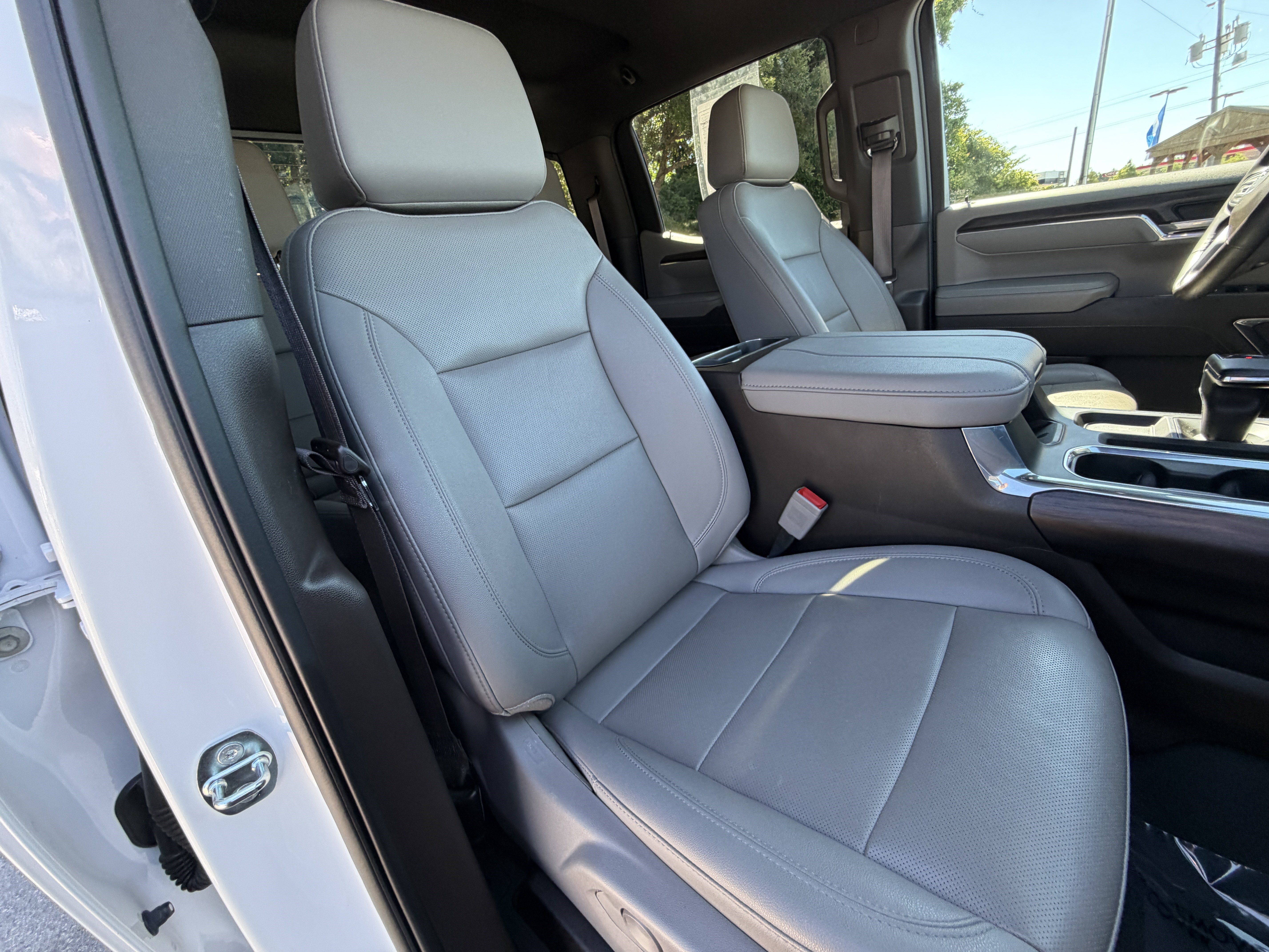 Used 2023 GMC Sierra 1500 SLT w/ SLT Premium Plus Package AWD/4WD image 19