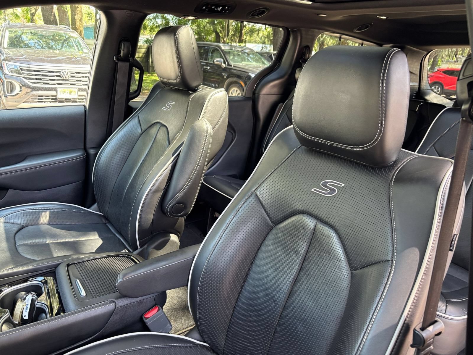 Used 2025 Chrysler Pacifica Limited FWD image 40