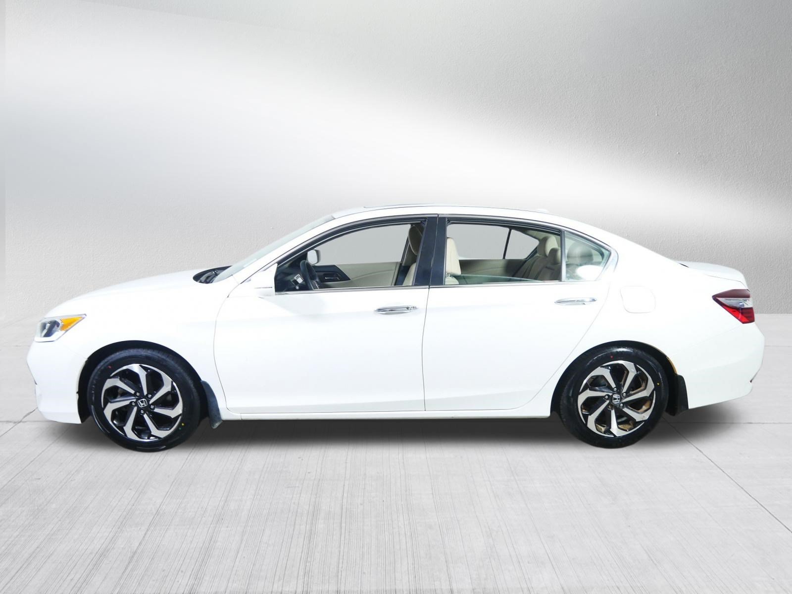 Used 2017 Honda Accord EX image 4