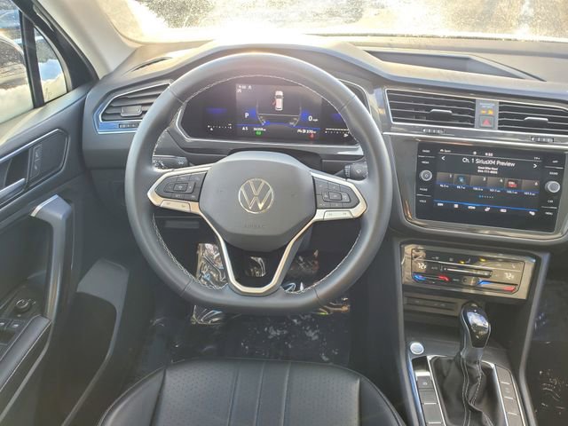 Used 2022 Volkswagen Tiguan SE w/ Panoramic Sunroof Package image 15