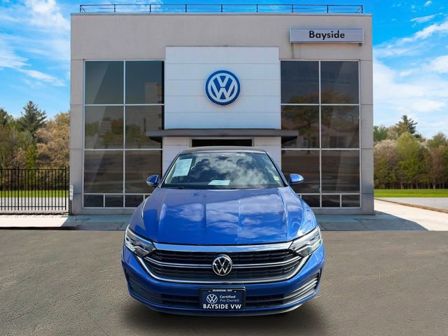 Certified 2023 Volkswagen Jetta SE w/ Panoramic Sunroof Package image 2