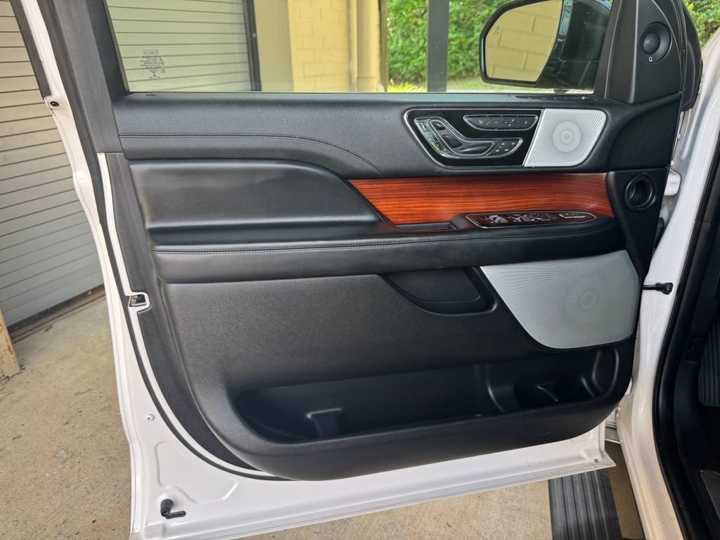 Used 2018 Lincoln Navigator L Reserve w/ Technology Package AWD/4WD image 11