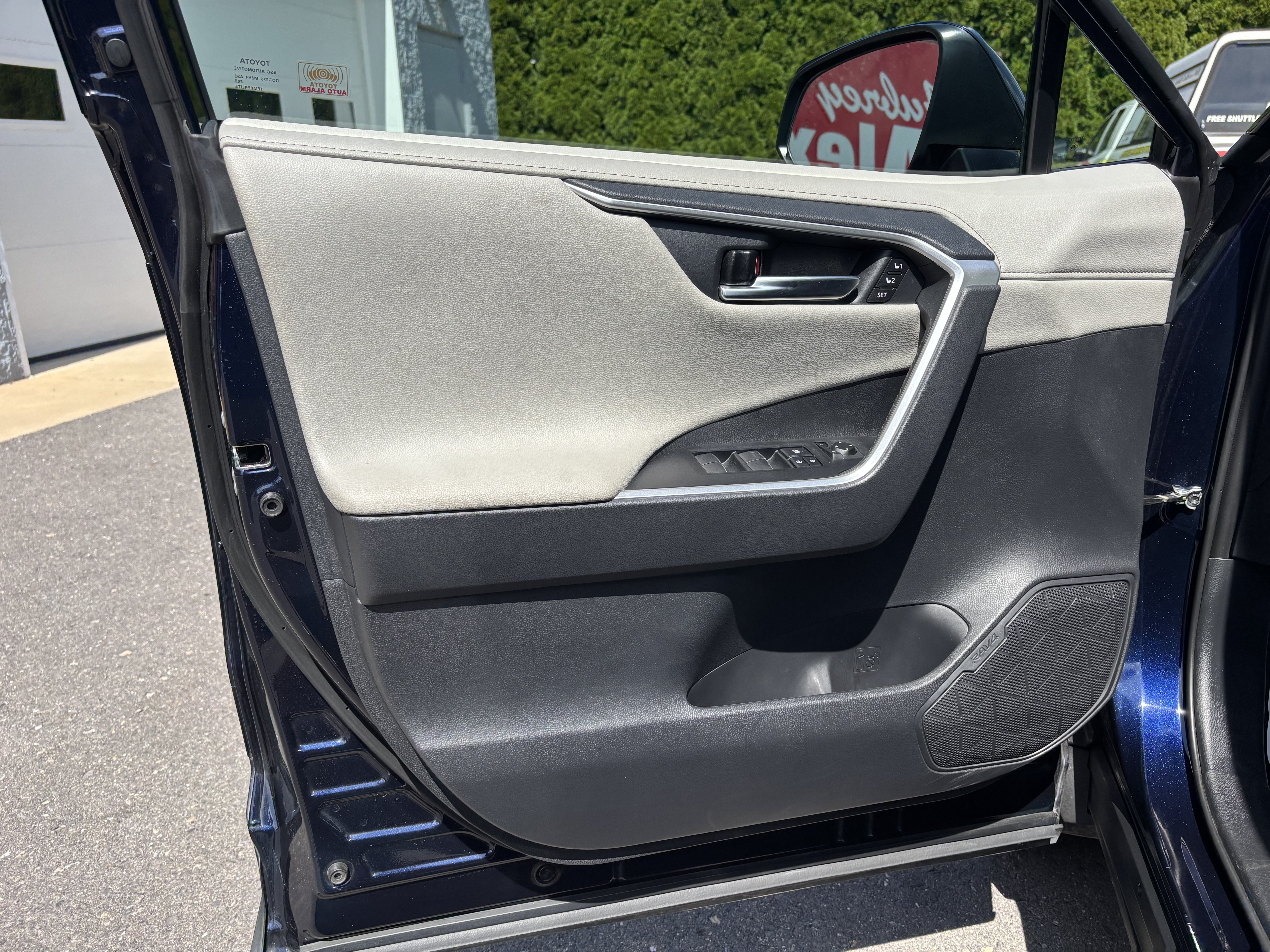 Used 2019 Toyota RAV4 Limited w/ Protection Package AWD/4WD image 16