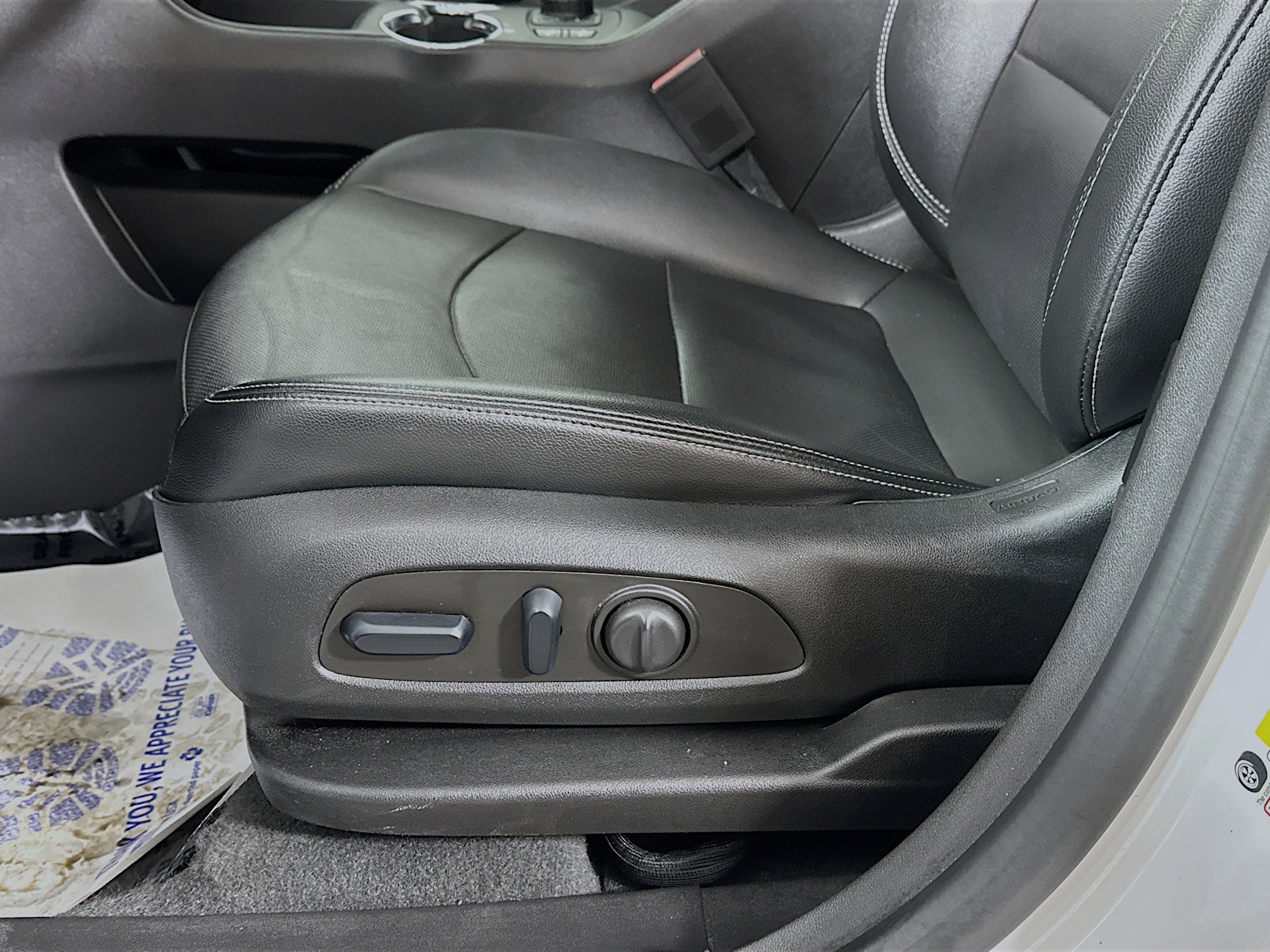 Used 2024 GMC Terrain SLT image 18