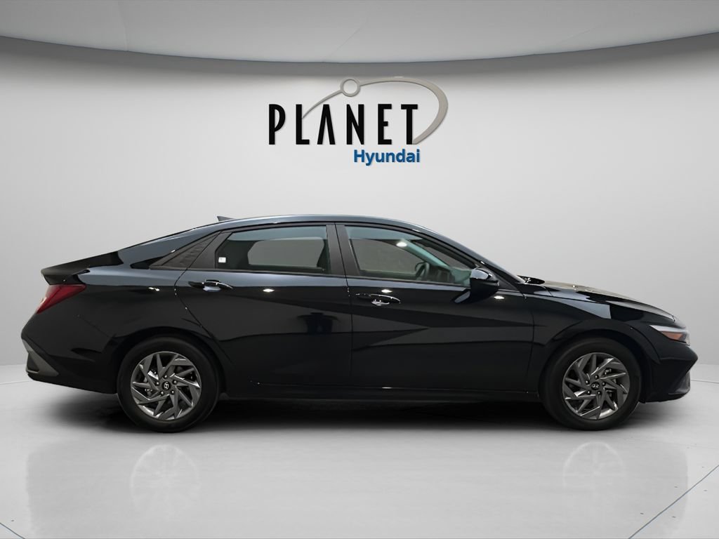 Certified 2025 Hyundai Elantra Hybrid FWD image 7
