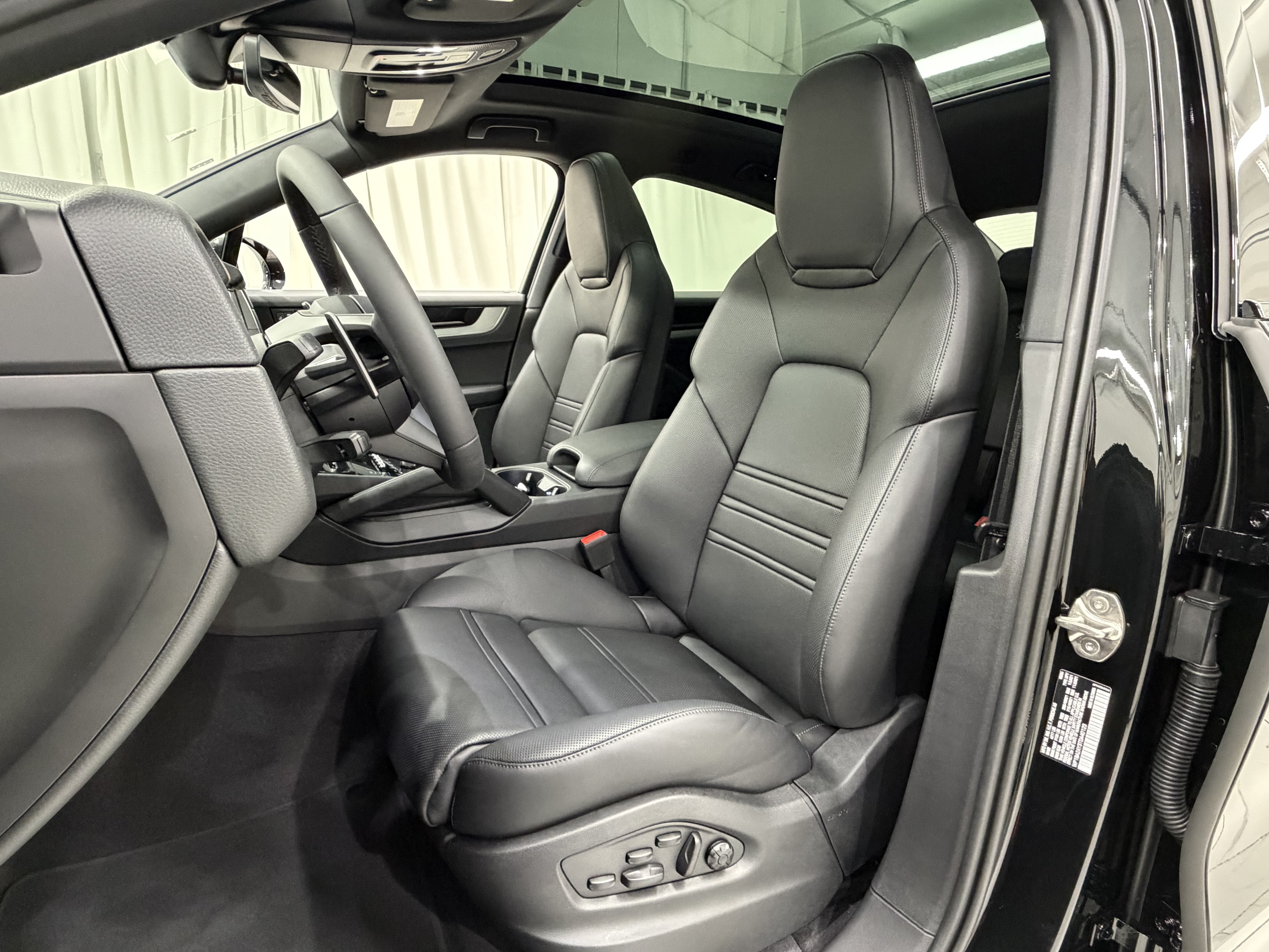 New 2026 Porsche Cayenne Coupe AWD/4WD image 32