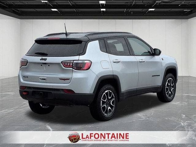 New 2026 Jeep Compass Trailhawk w/ Sun, Sound & Navigation Group AWD/4WD image 5