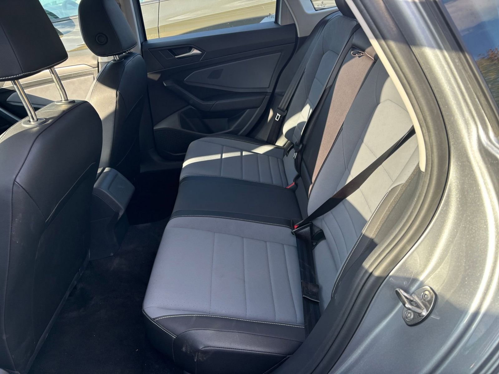 Used 2025 Volkswagen Jetta SE image 24