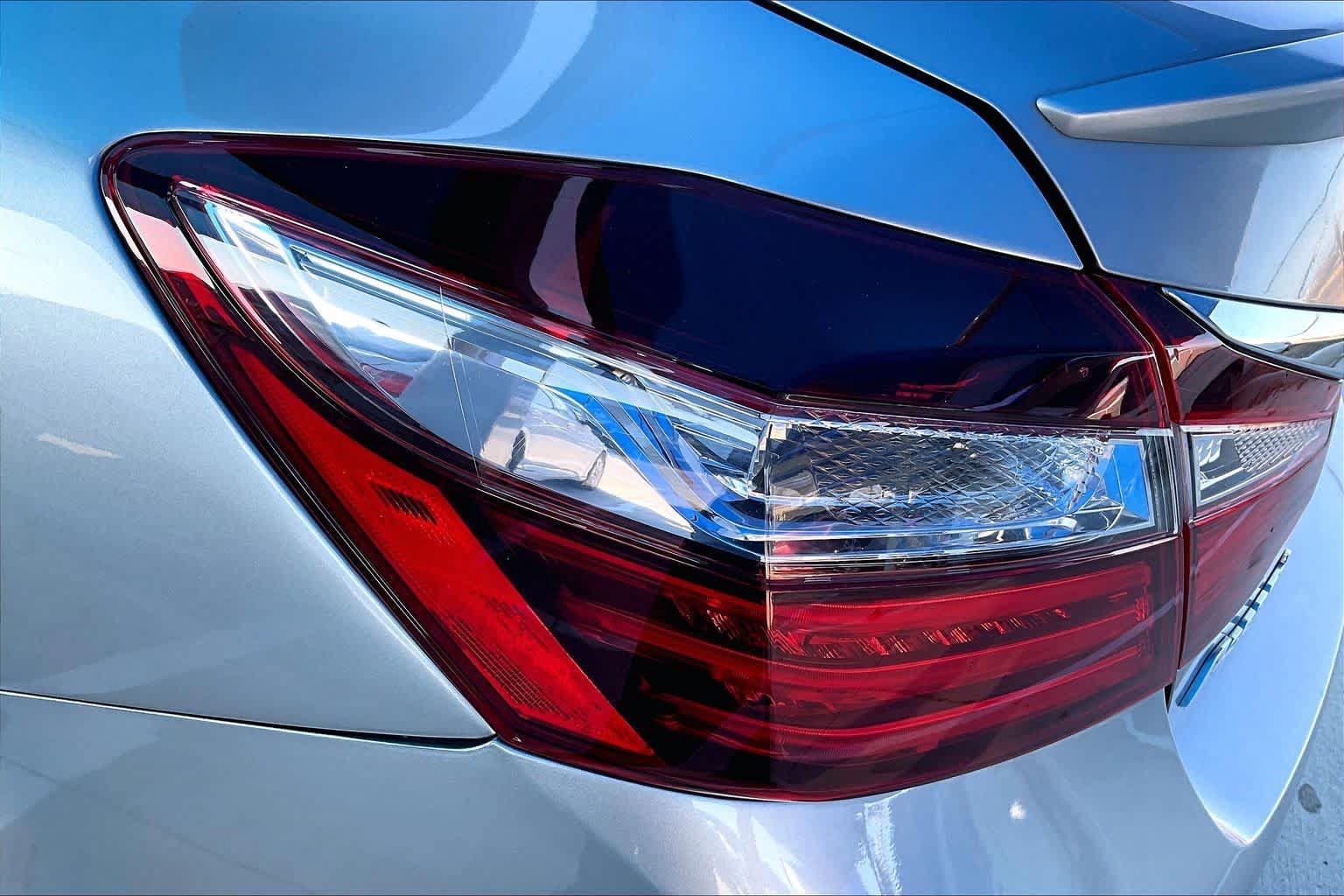 Used 2017 Honda Accord Hybrid Sedan image 29