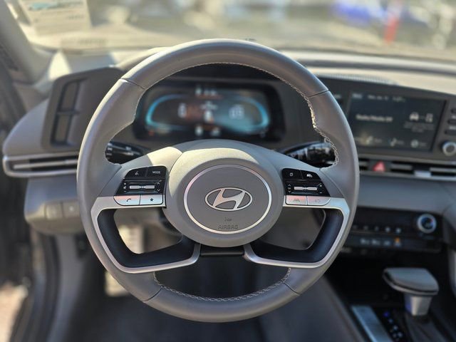 Certified 2025 Hyundai Elantra Sport image 17