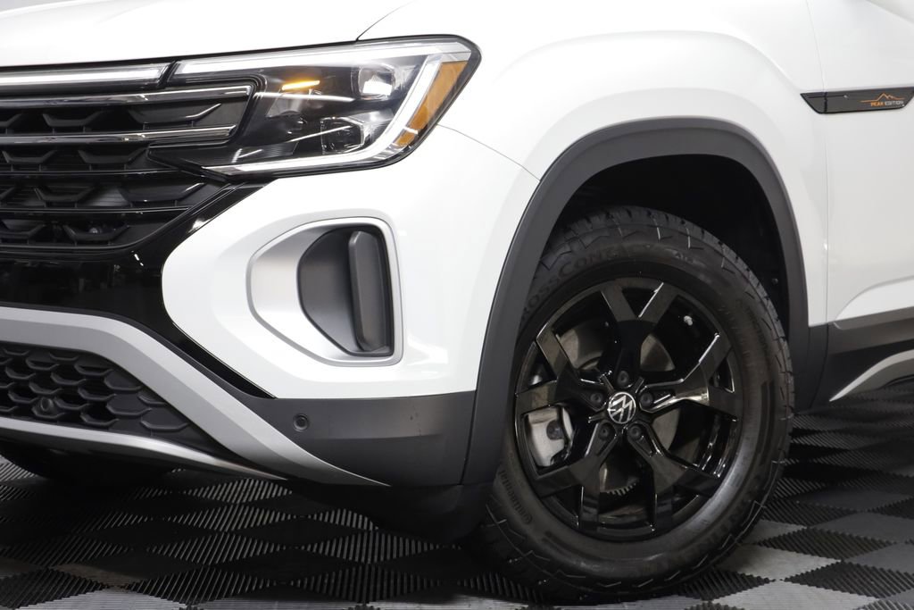 Used 2025 Volkswagen Atlas Peak Edition SE AWD/4WD image 3