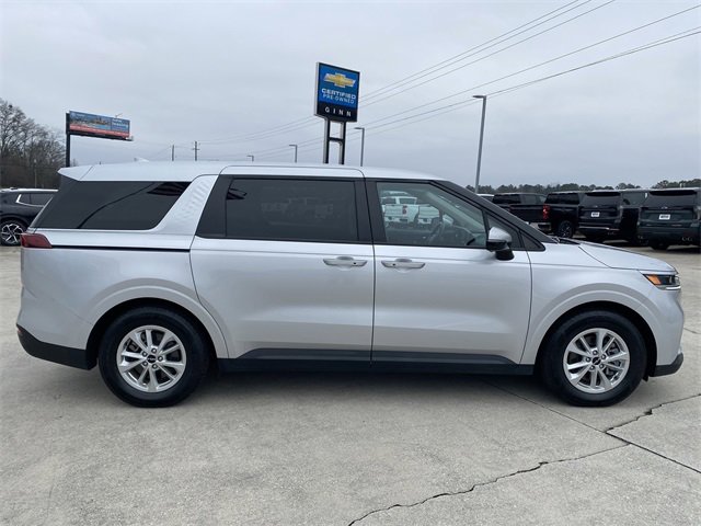 Used 2023 Kia Carnival LX image 8