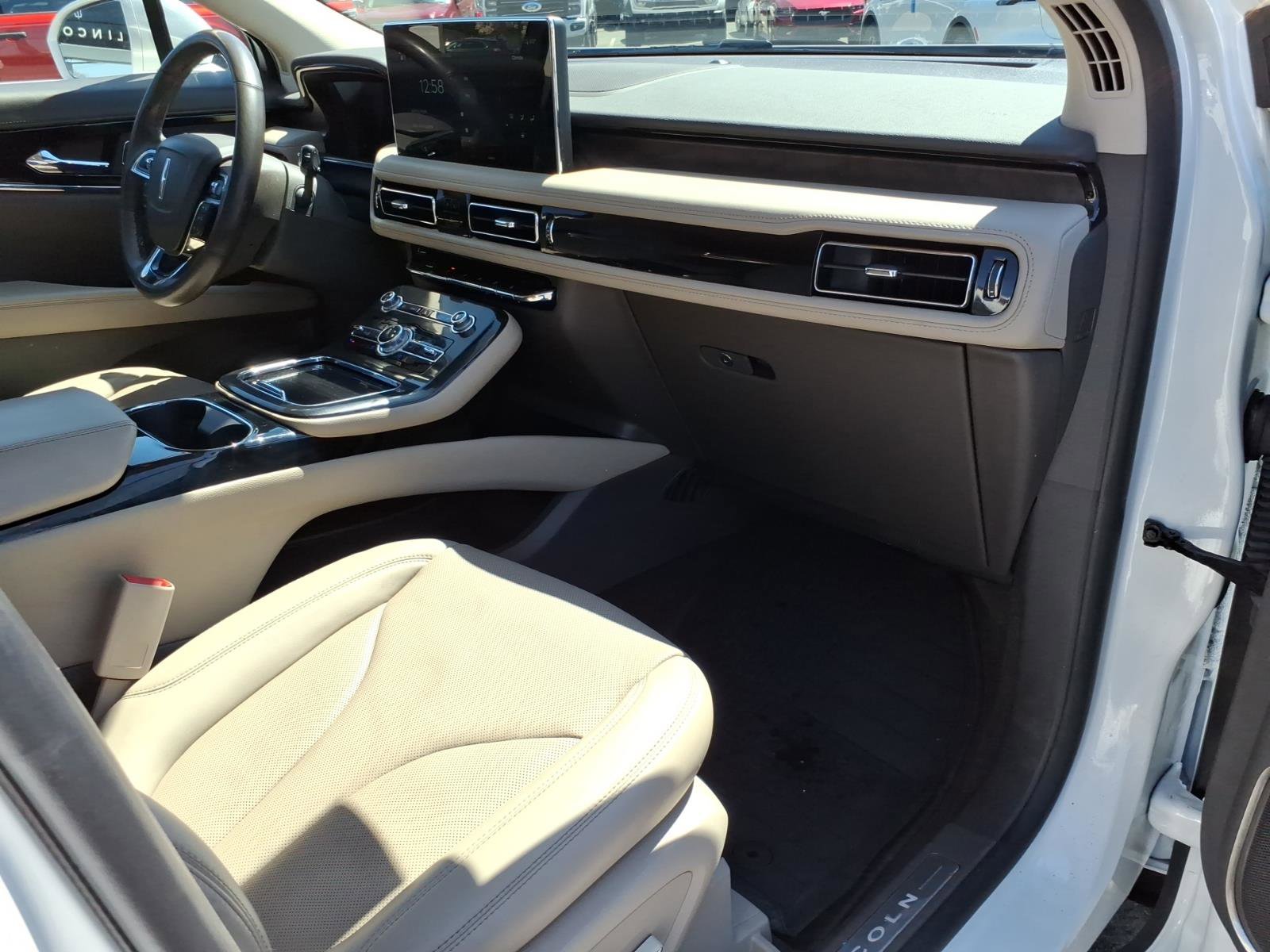 Used 2023 Lincoln Nautilus Reserve AWD/4WD image 9