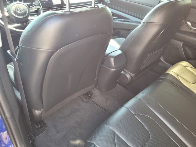 Used 2022 Hyundai Elantra Limited w/ Preferred Accessory Package FWD image 12