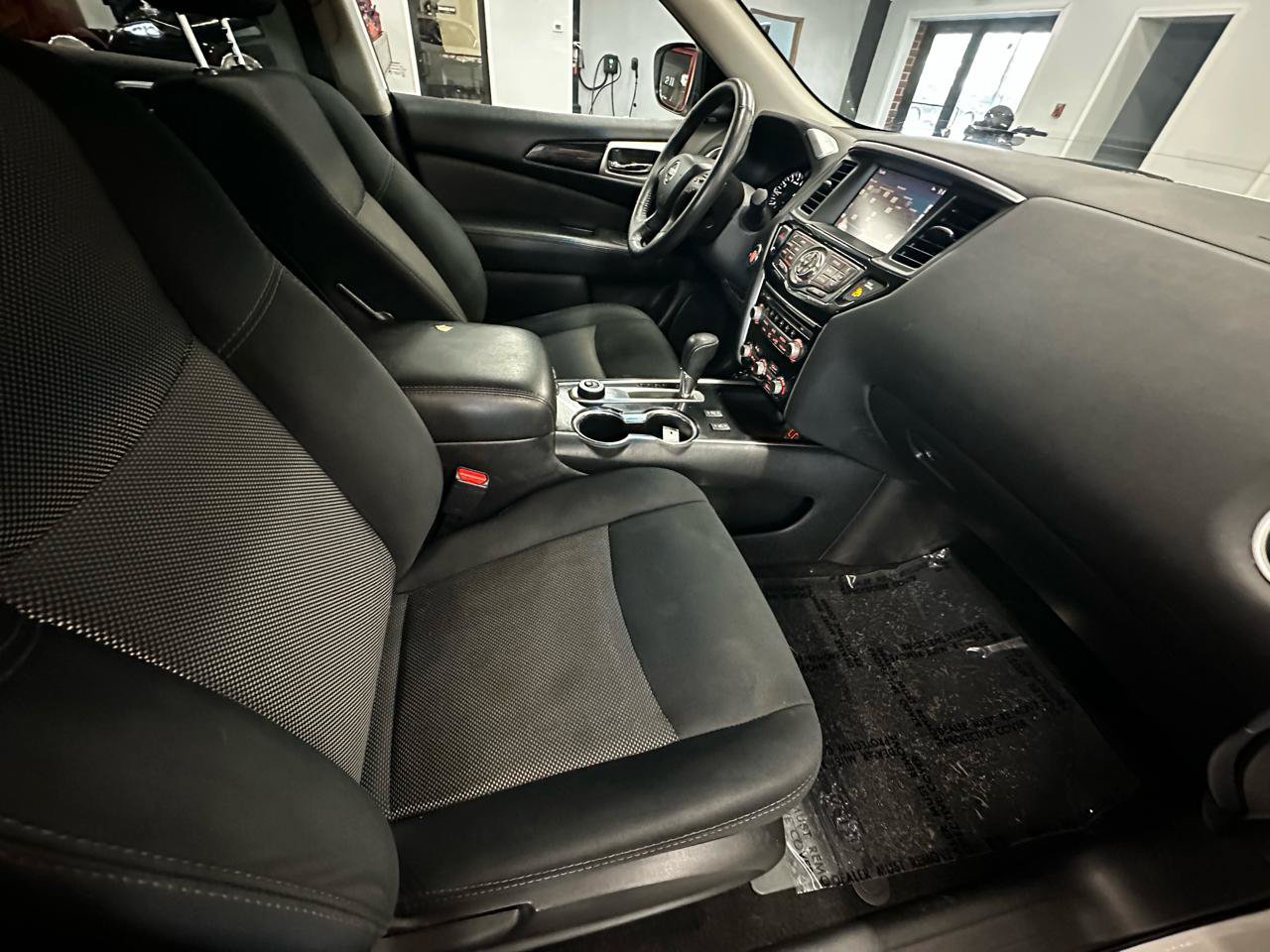 Used 2018 Nissan Pathfinder SV w/ SV Tech Package AWD/4WD image 18
