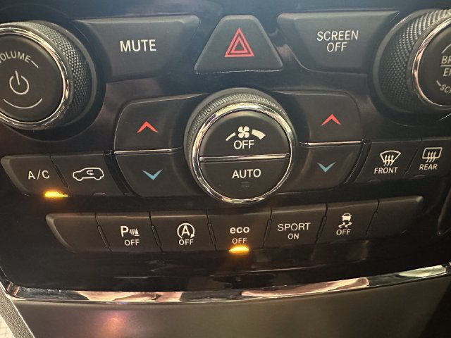 Used 2019 Jeep Grand Cherokee Limited w/ Trailer Tow Group IV AWD/4WD image 14