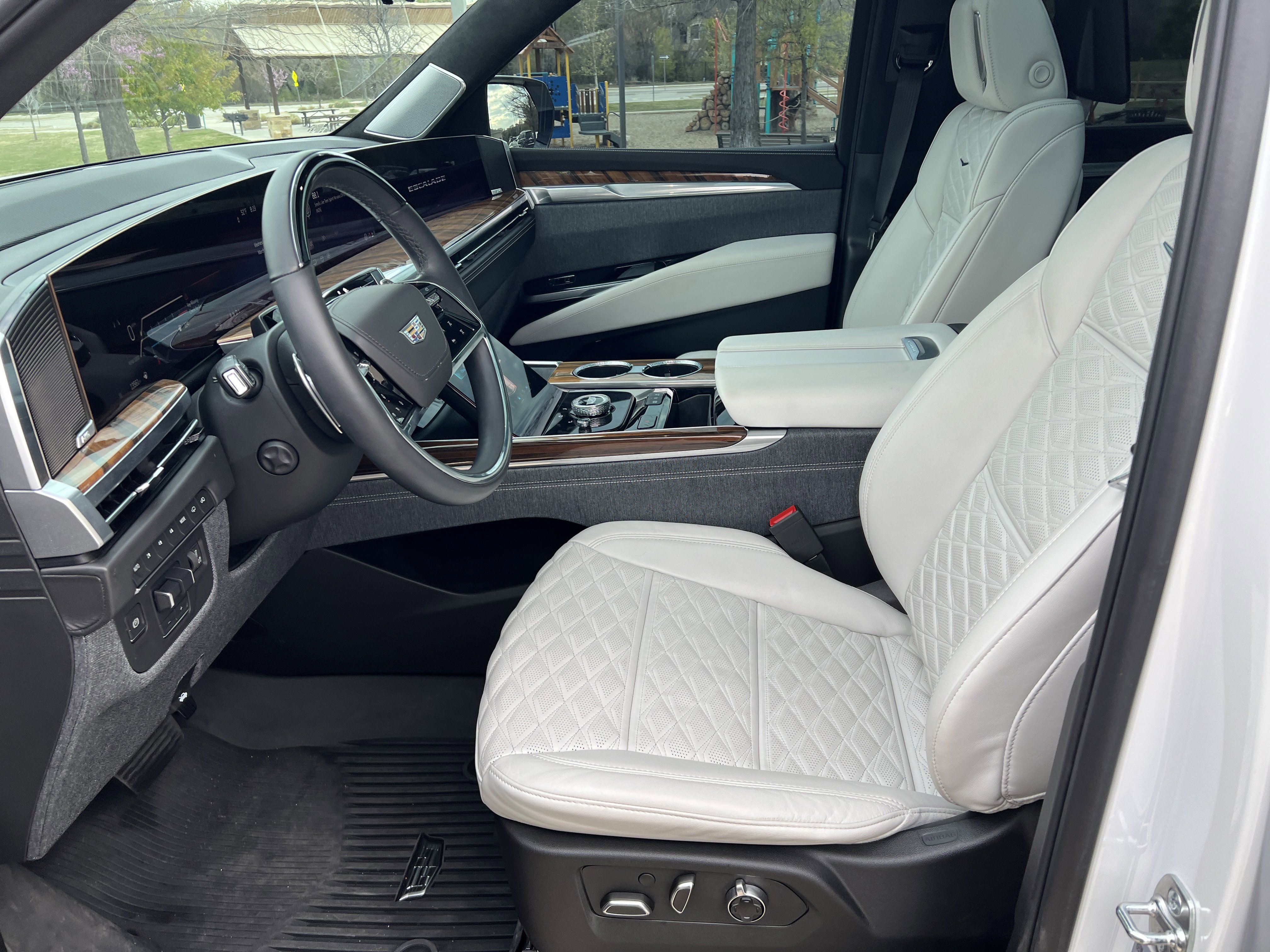 Used 2025 Cadillac Escalade Sport Platinum w/ LPO, ONYX Package AWD/4WD image 16