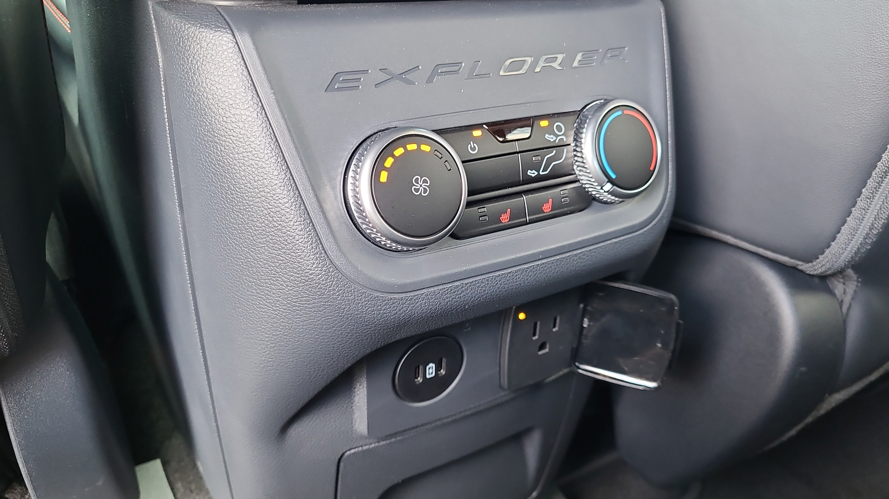 Used 2025 Ford Explorer ST AWD/4WD image 16
