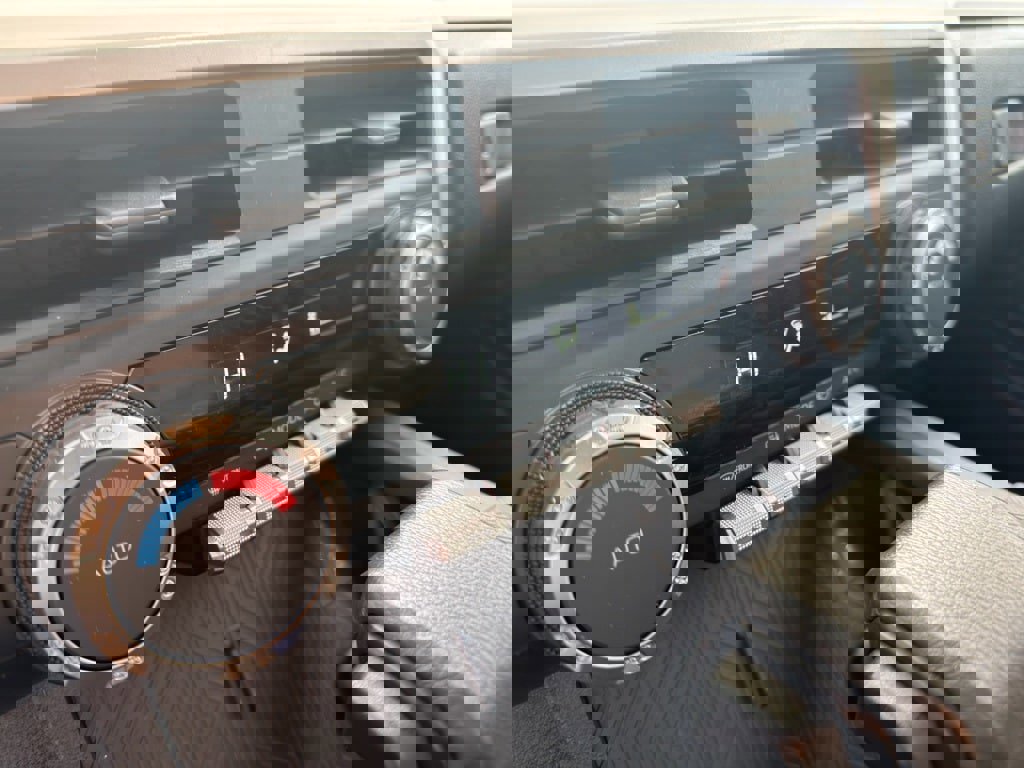 Used 2024 Toyota Tacoma TRD Off-Road image 27