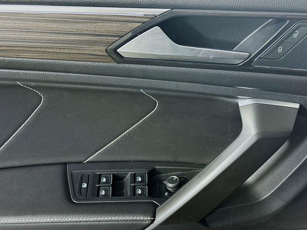 Used 2022 Volkswagen Tiguan SEL R-Line image 21