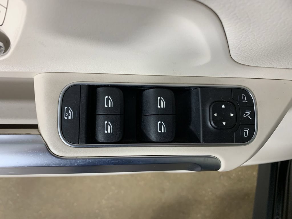 Used 2022 Mercedes-Benz GLB 250 4MATIC w/ Premium Package Lite image 18