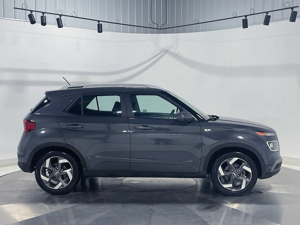 Used 2023 Hyundai Venue SEL w/ Cargo Package FWD image 9
