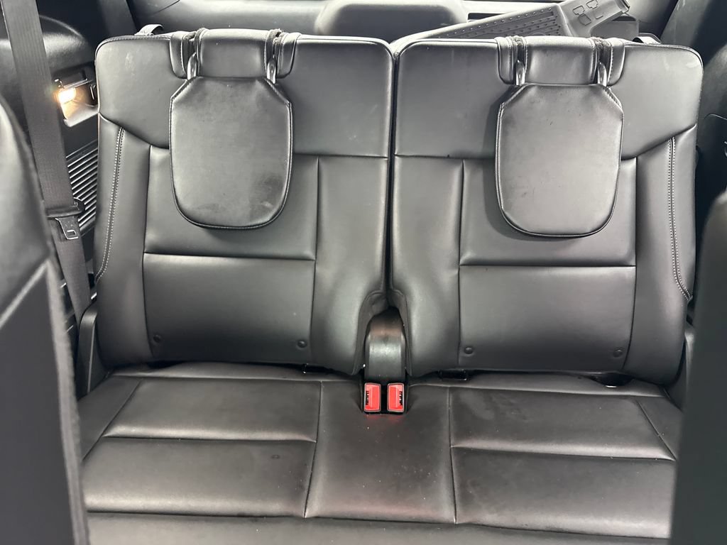 Used 2024 Ford Explorer XLT w/ Equipment Group 202A AWD/4WD image 21