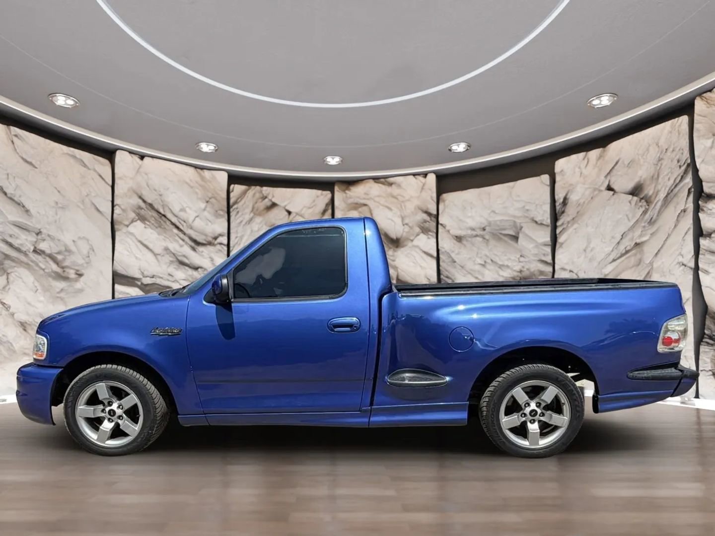 Used 2002 Ford F150 Lightning RWD image 5