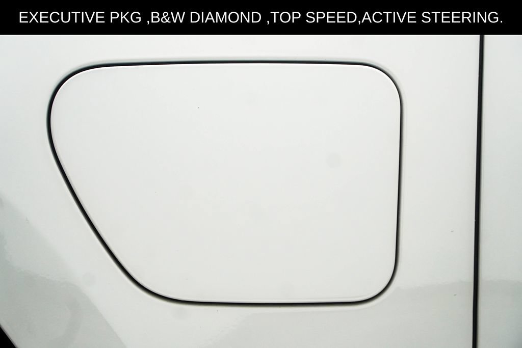 Used 2025 BMW 750e xDrive w/ Executive Package AWD/4WD image 7
