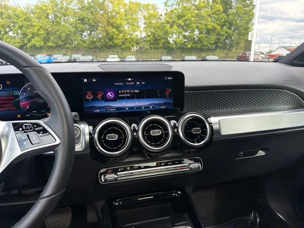 Used 2026 Mercedes-Benz GLB 250 4MATIC image 15