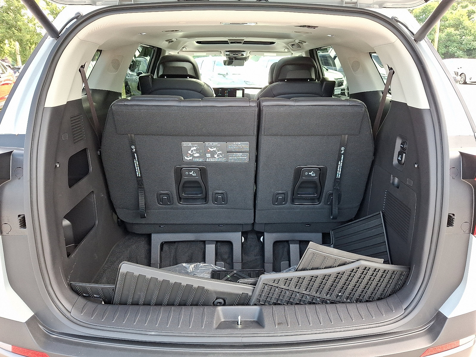 Certified 2026 Kia Carnival SX Prestige FWD image 31