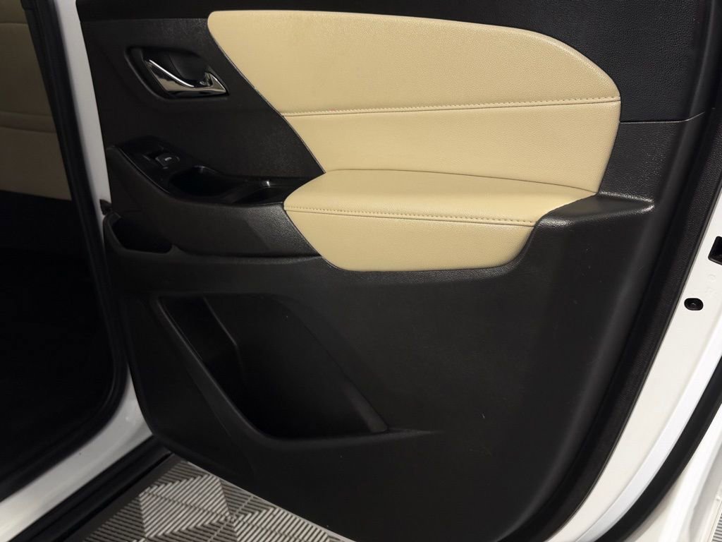 Used 2023 Chevrolet Traverse LT image 30