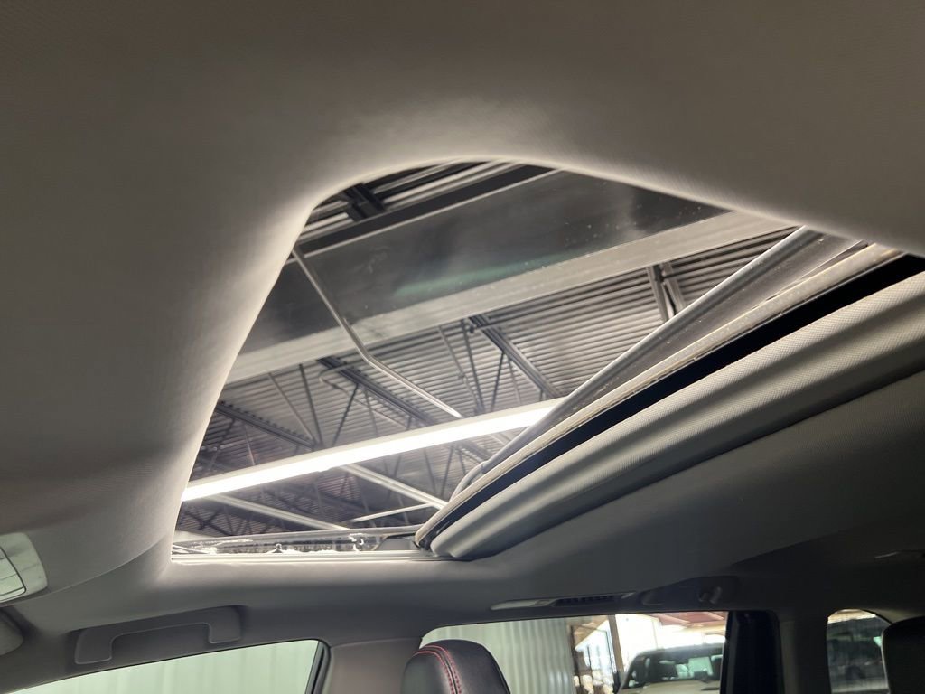 Used 2019 Toyota Highlander SE FWD image 25