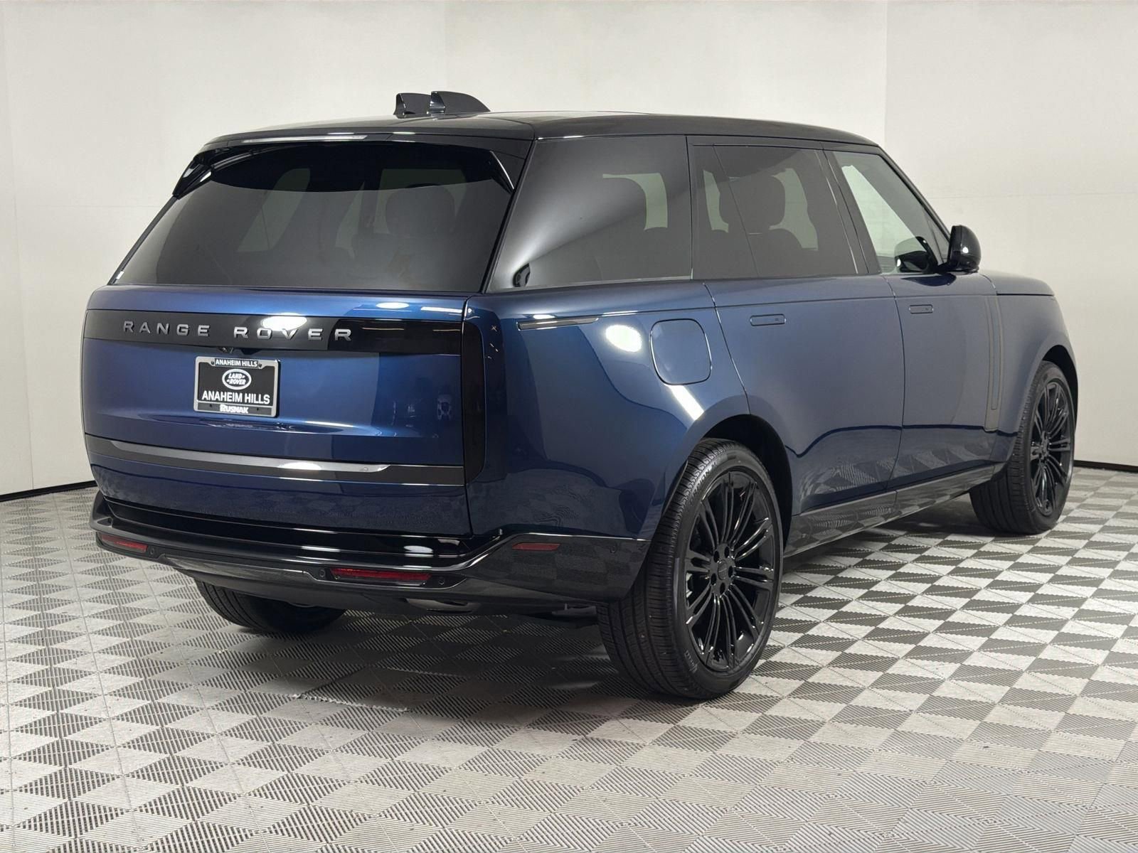 New 2026 Land Rover Range Rover Long Wheelbase SE image 5