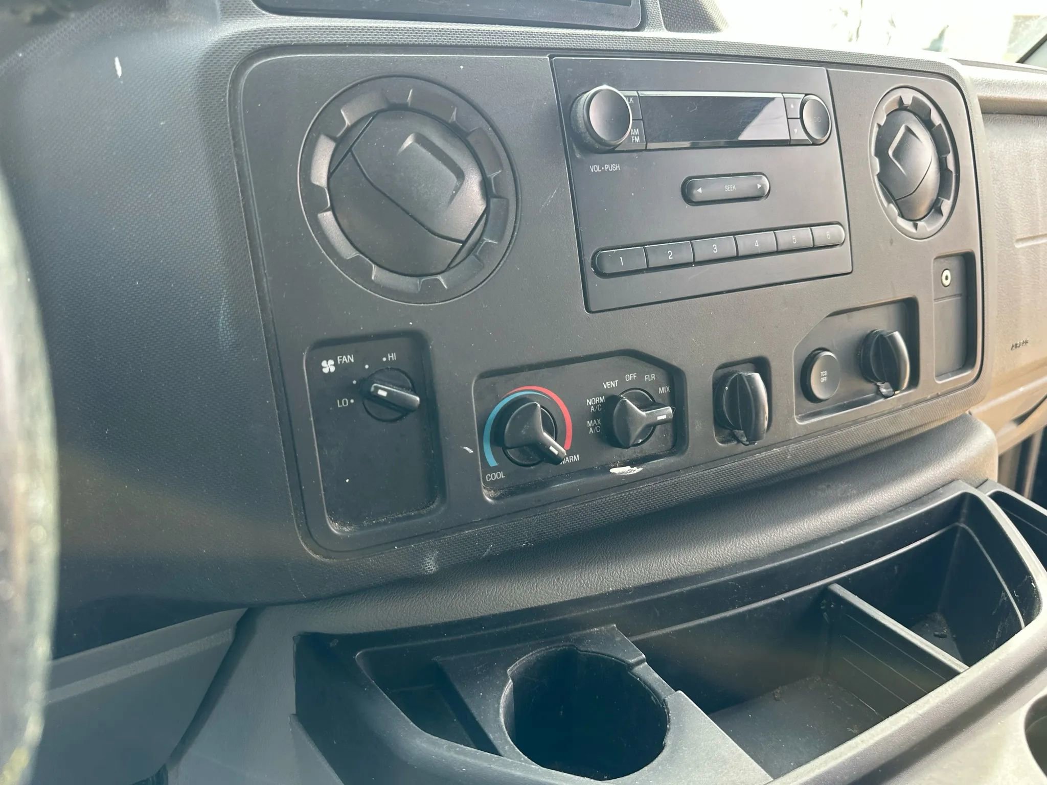 Used 2013 Ford E-350 and Econoline 350 Extended Super Duty RWD image 22