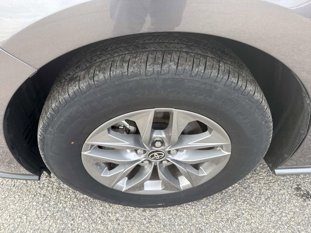 Used 2024 Toyota Sienna XLE image 11