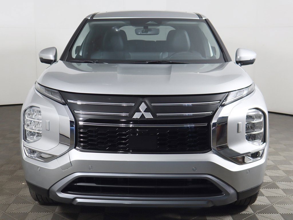 New 2025 Mitsubishi Outlander SE image 13