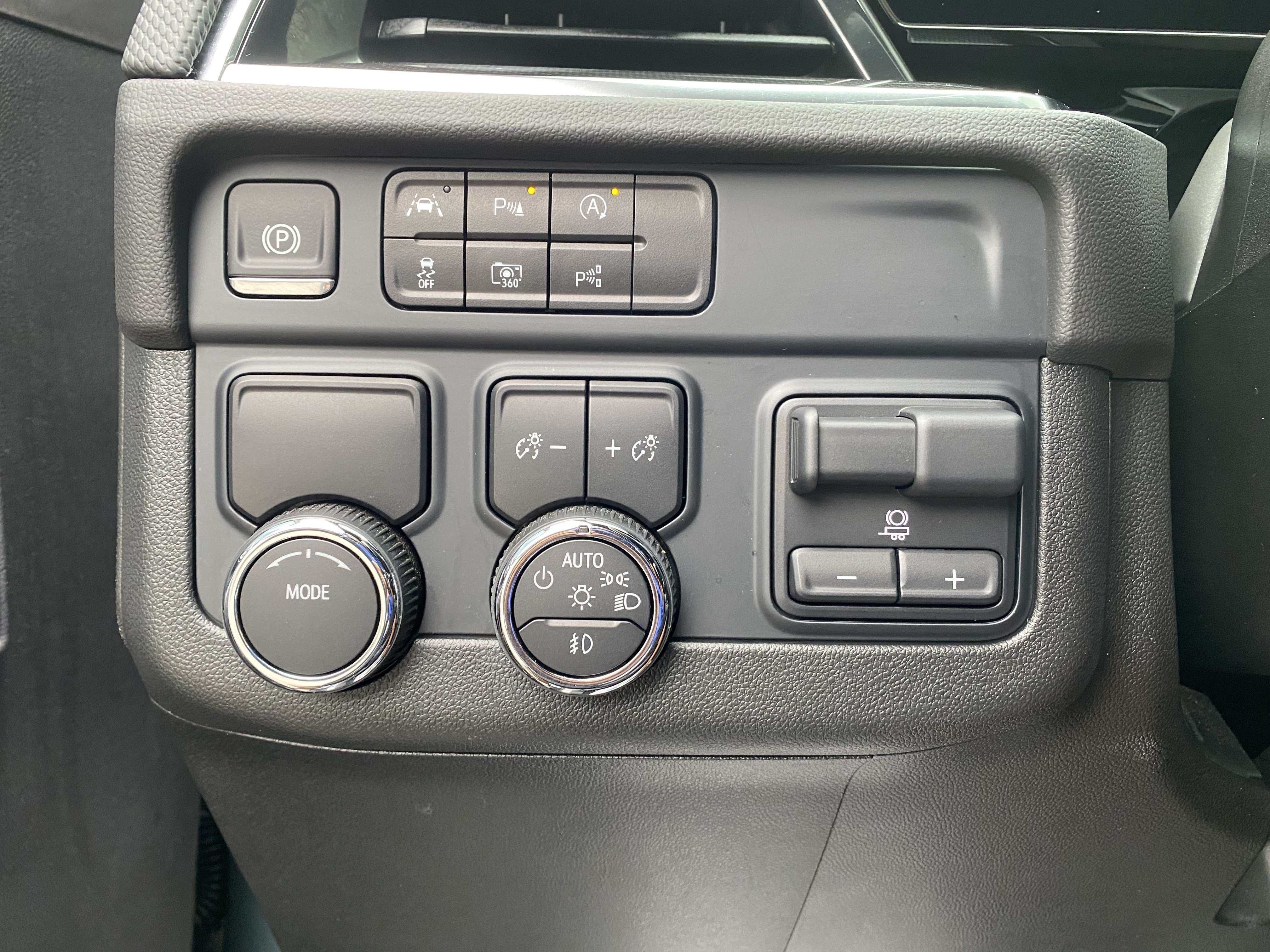 Used 2025 Chevrolet Tahoe RST w/ Comfort Package RWD image 18