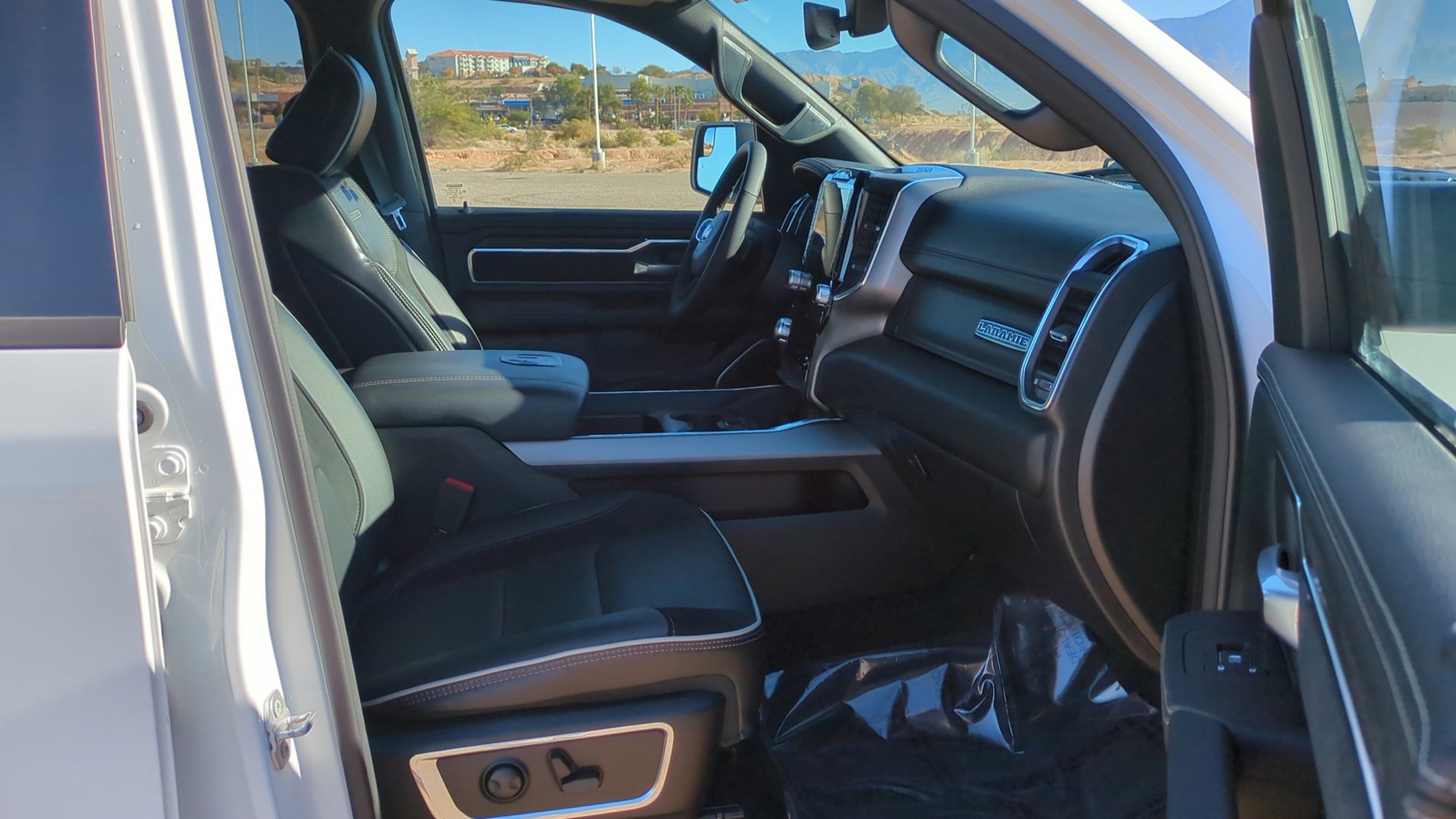 Used 2025 RAM 1500 Laramie w/ Sport Appearance Package image 31