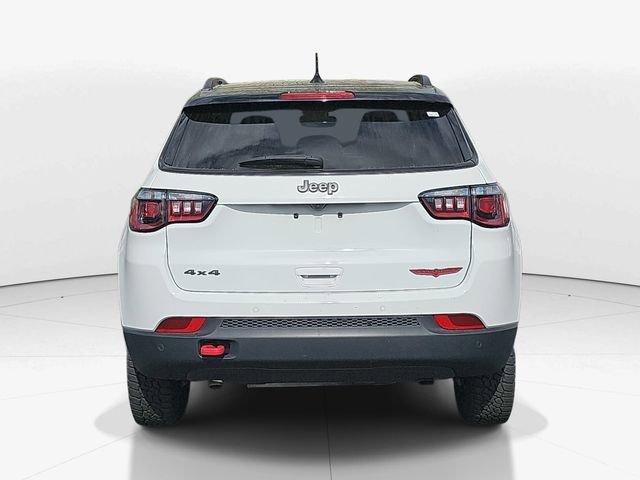 Used 2025 Jeep Compass Trailhawk image 4