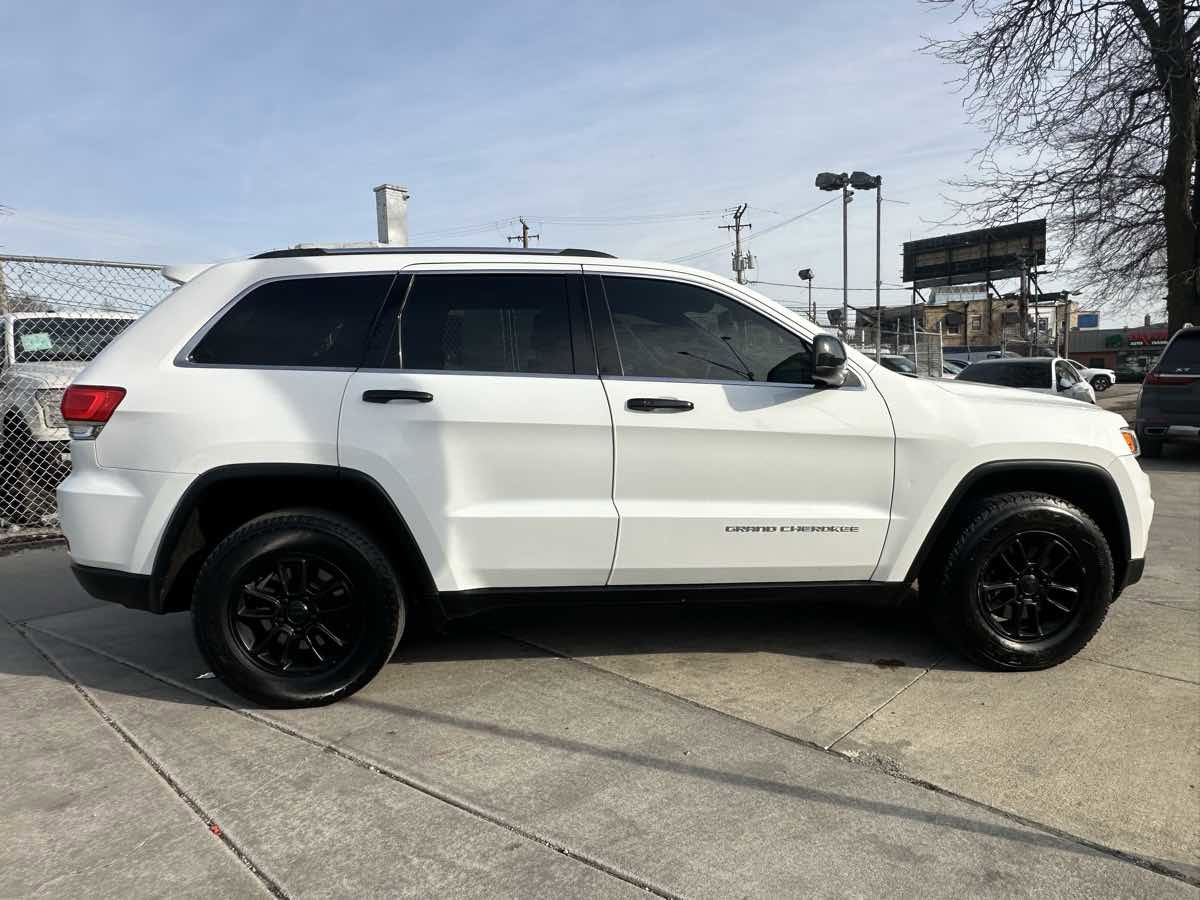 Used 2014 Jeep Grand Cherokee Laredo w/ Quick Order Package 23E AWD/4WD image 4