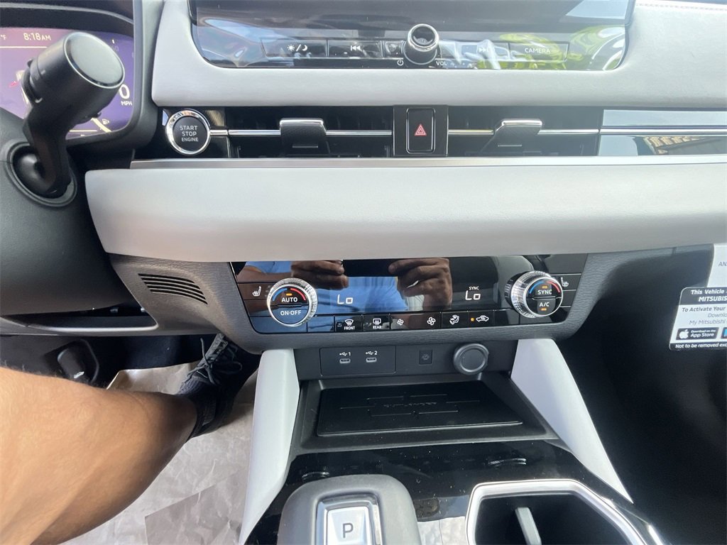 New 2025 Mitsubishi Outlander SE image 19