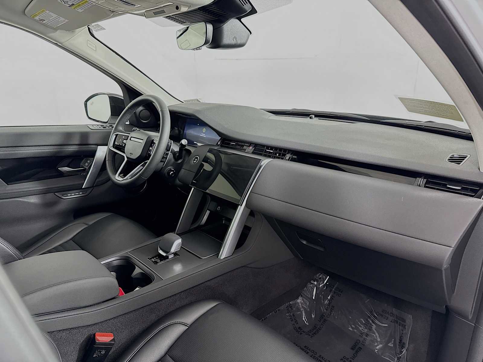 Used 2024 Land Rover Discovery Sport S image 28