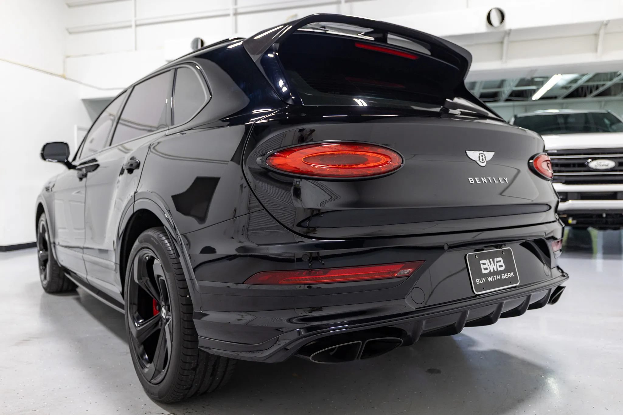 Used 2022 Bentley Bentayga AWD/4WD image 16