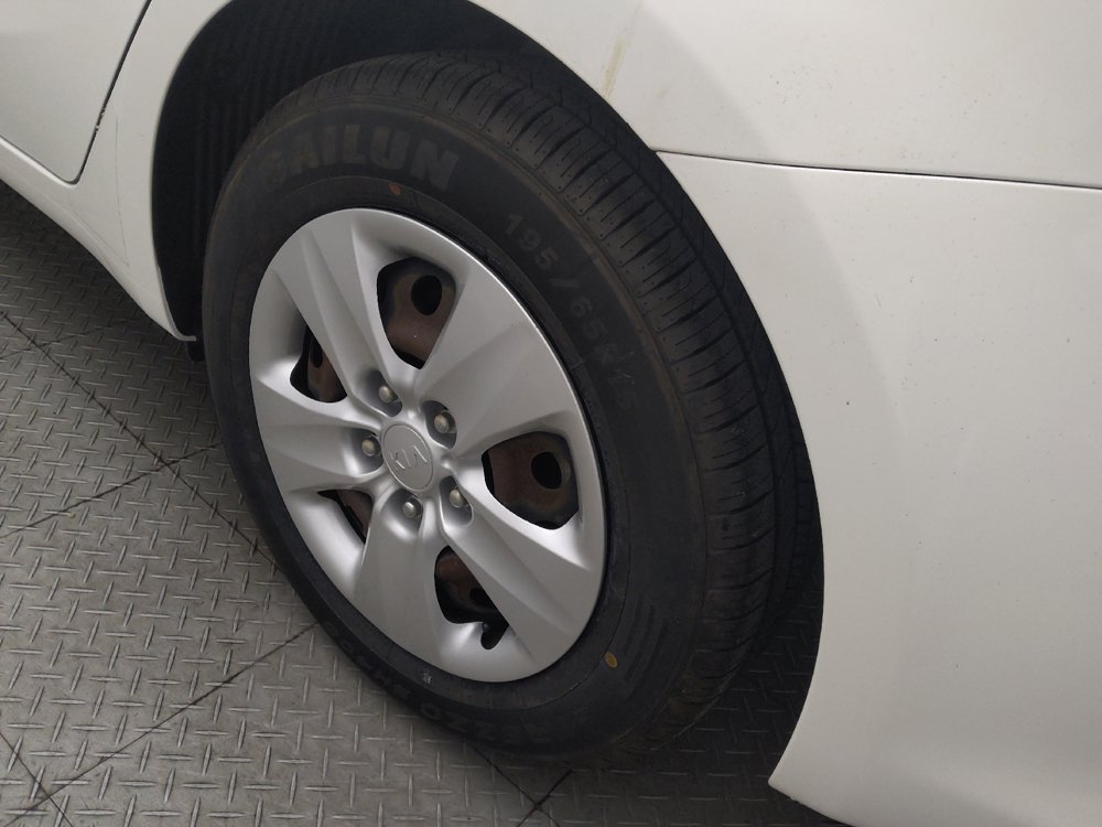 Used 2017 Kia Forte LX FWD image 31