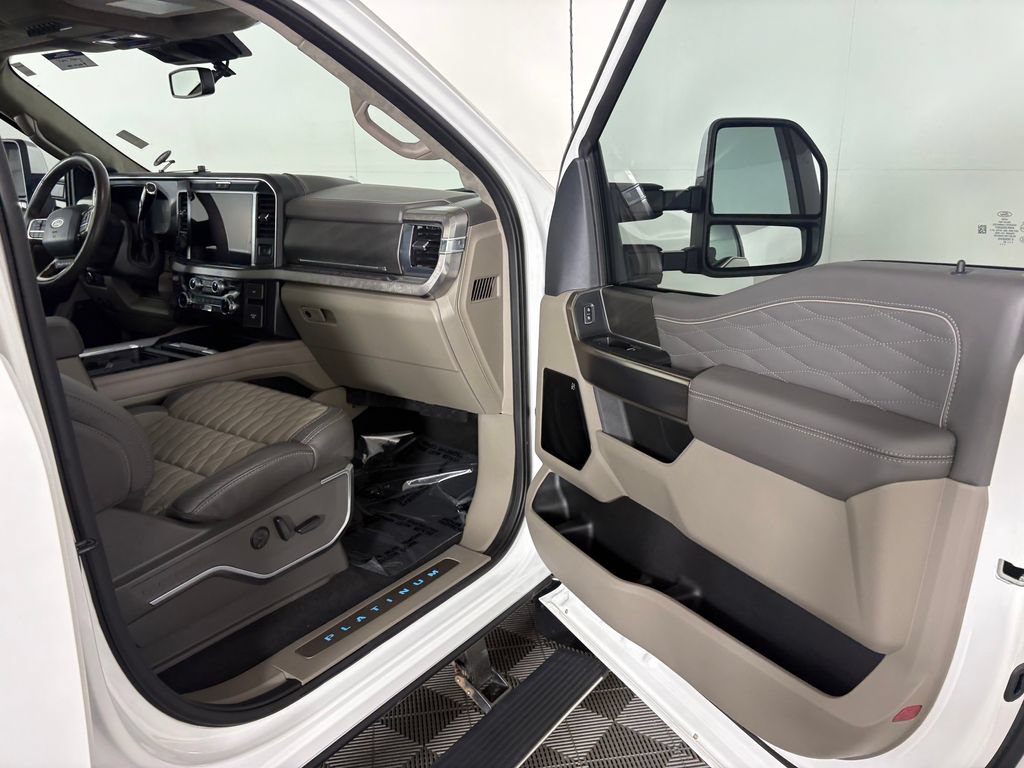 Used 2025 Ford F350 Platinum w/ Platinum Plus Package AWD/4WD image 33
