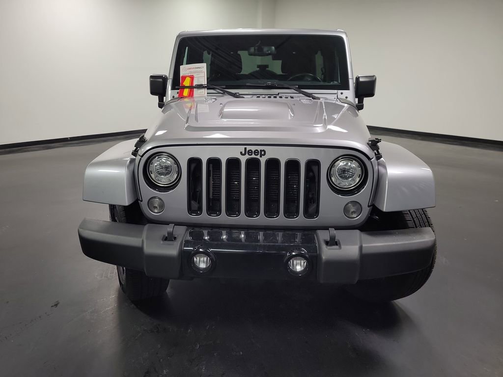 Used 2018 Jeep Wrangler Unlimited Sahara image 2